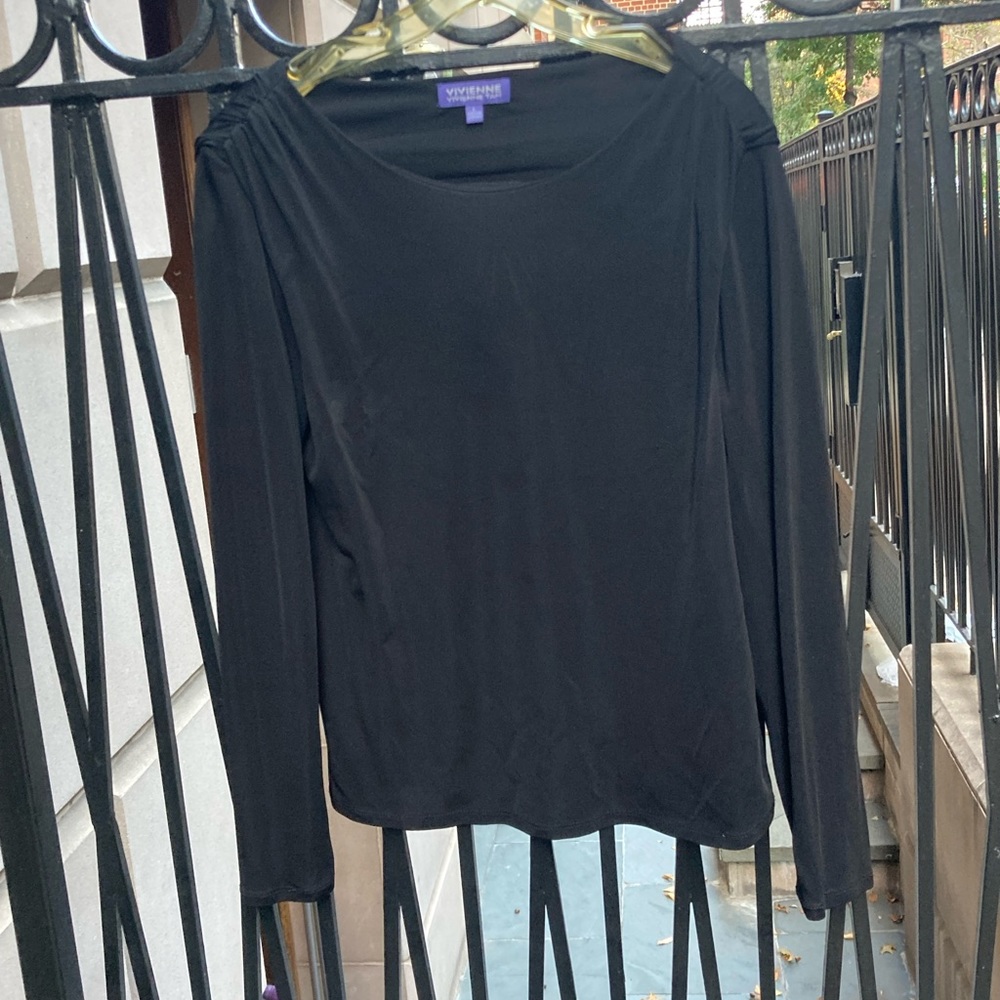 Vivienne Tam black long sleeve black top with ruched shoulders. ❤️🌹